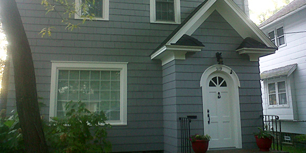 Front picture of completed exterior home paint project
